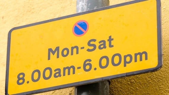 00110 - Yellow parking sign with restricted days and hours - 16_9.jpg