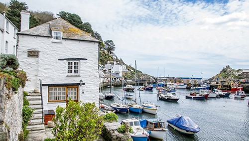 00189 - View of fishing boats on the water at Polperro Cornwall - 16_9.jpg